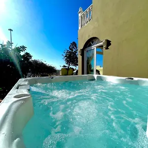 luxuary-front-line-2-bed-villa-in-el-medano.in-canary-islands.com/